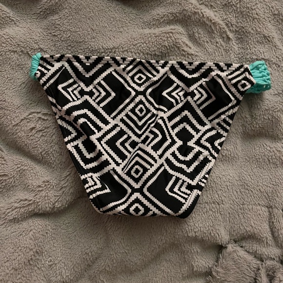 NWT  Malibu size medium Bathing suit bottom. - Picture 3 of 3